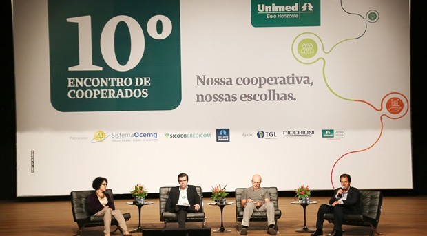 O 10º Encontro de Cooperados contou com palestras da psicóloga e psicanalista Viviane Mosé e do cientista da informação Sílvio Meira.